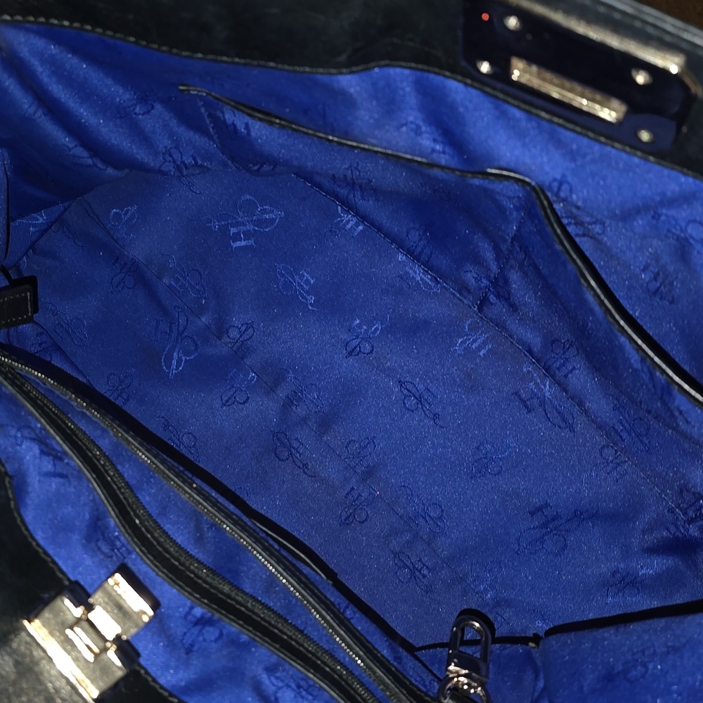 Elegant Black Leather Handbag - Picture 7 of 11